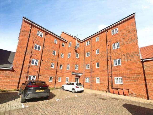 Flat for sale in Aldershot, Hampshire