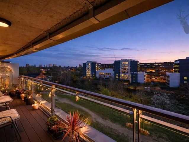 Flat for sale in Suttons Wharf, Mile End