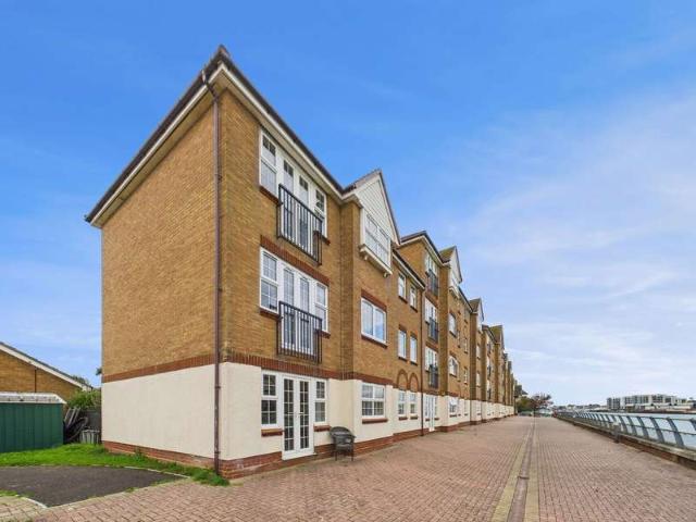 Flat for sale in Fishersgate, West Sussex