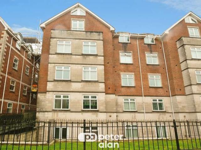 Flat for sale in Plasnewydd, Falcon Lodge