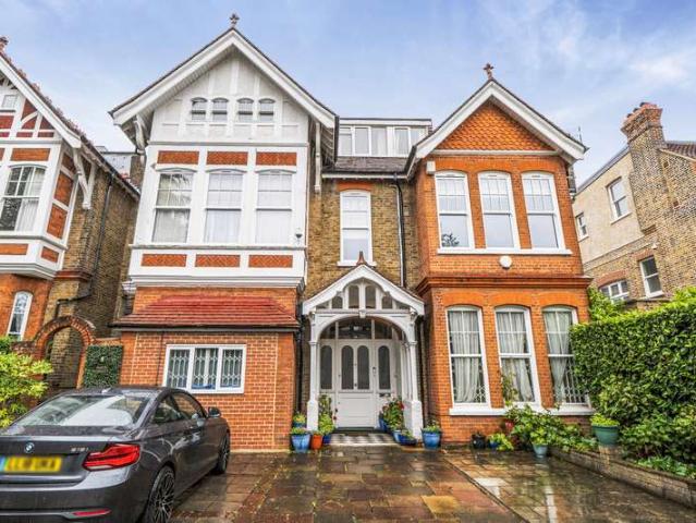 Flat for sale in London Borough of Ealing, Park Royal