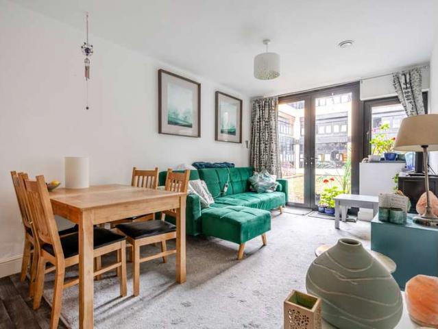 Flat for sale in Feckenham, City Of Bristol