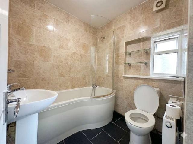 Flat for rent in Scrattons Farm, Greater London