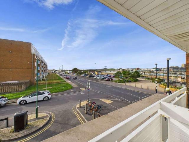 Flat for sale in Fishersgate, West Sussex