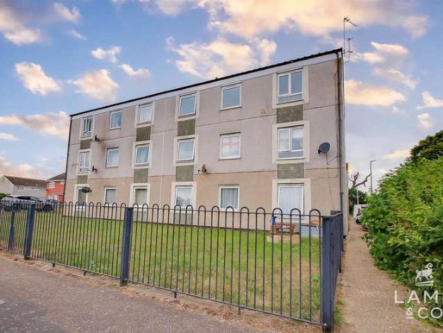 Flat for sale in Dale Hill, Essex