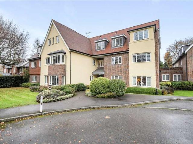 Flat for sale in Pachesham Park, Surrey