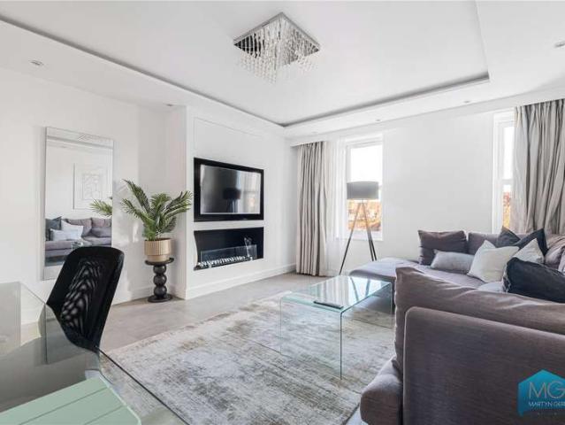 Flat for sale in Golders Green, Greater London