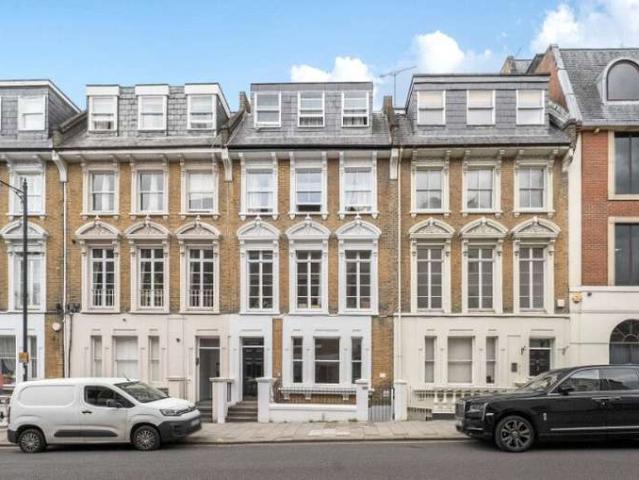 Flat for sale in Clewer New Town, Windsor