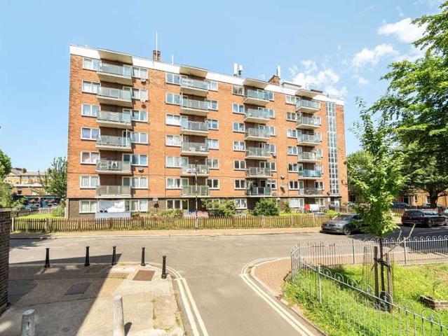Flat for sale in Rotherhithe, Greater London