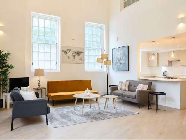Flat for sale in Red Hill, Surrey