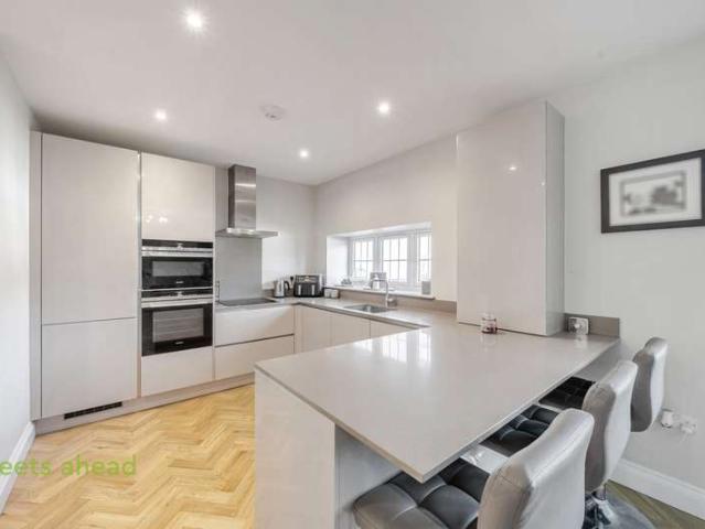 Flat for sale in London Borough of Croydon, Greater London