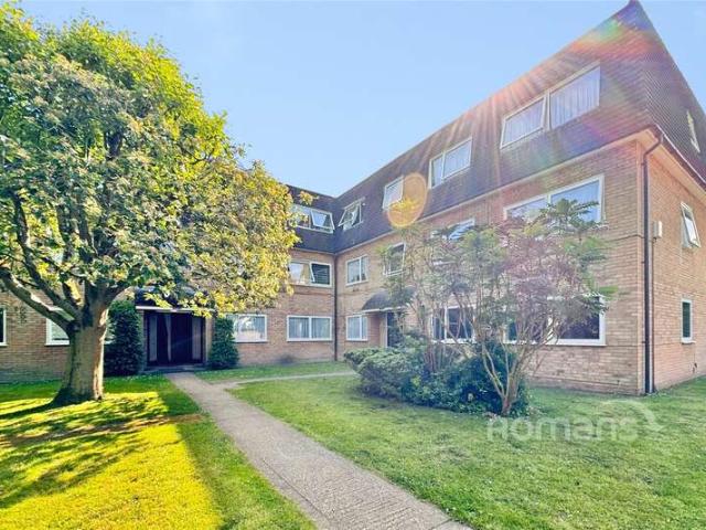 Flat for sale in Little Sandhurst