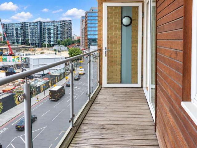 Flat for sale in Nine Elms, Greater London