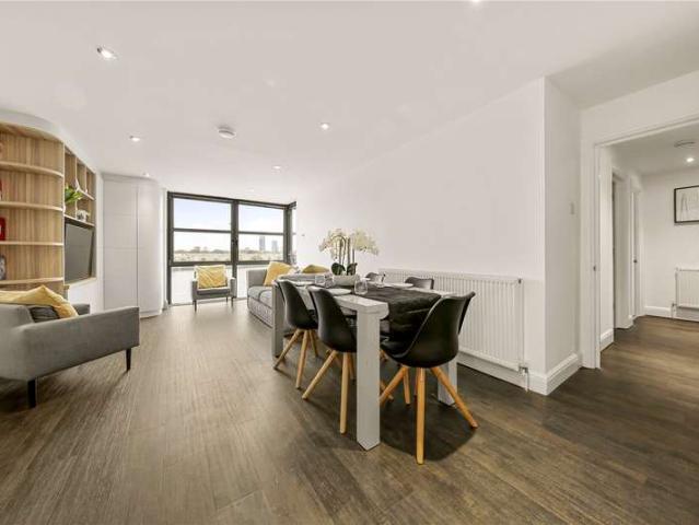 Flat for sale in Ratcliffe, Greater London