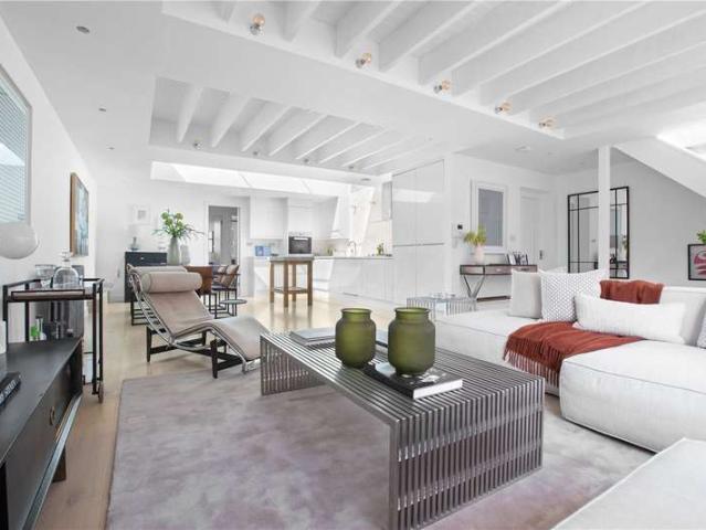 Flat for sale in Finsbury, Greater London