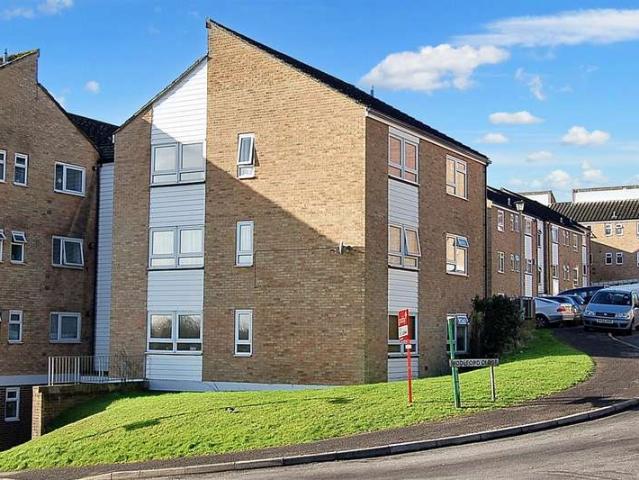 Flat for sale in Sleepers' Hill, Hampshire