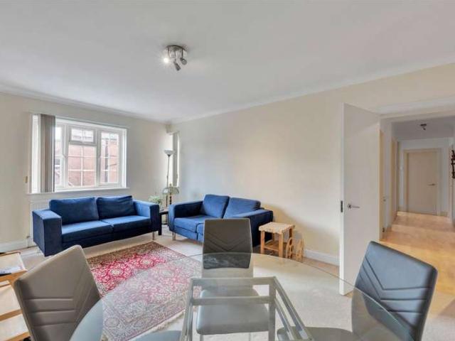 Flat for sale in Belsize Park, Greater London