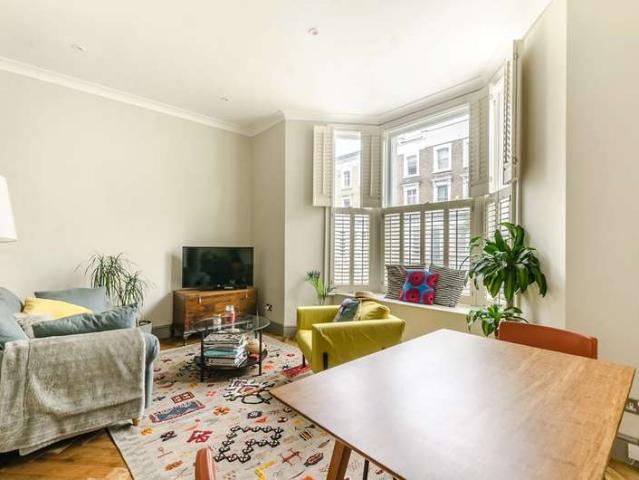 Flat for sale in West Kensington, Fulham