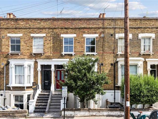 Flat for sale in Finsbury Park, Greater London