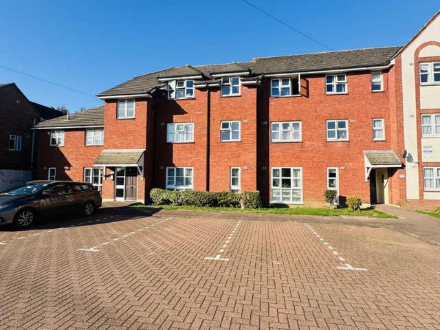 Flat for sale in West Drayton, Greater London