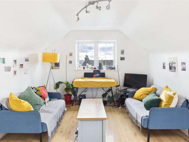 Flat for sale in Tulse Hill, Greater London