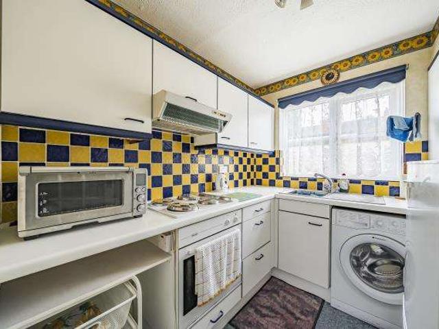 Flat for sale in Berrick Salome, Oxfordshire