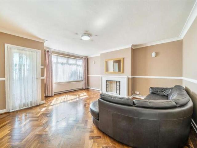 Flat for sale in Kingsbury, Greater London