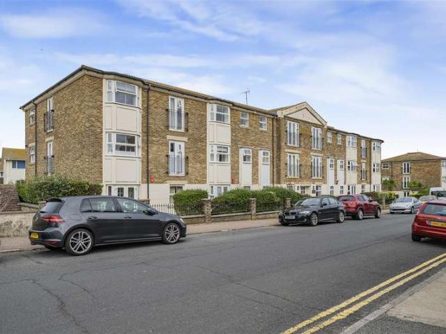 Flat for sale in Seaford, Iford