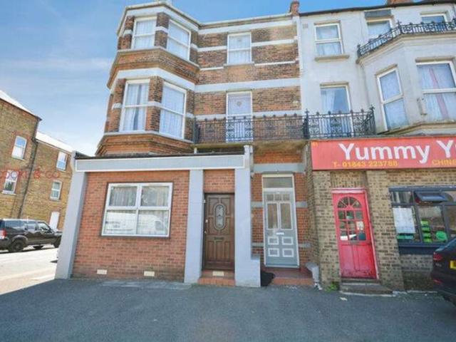 Flat for rent in Westbrook, Acol