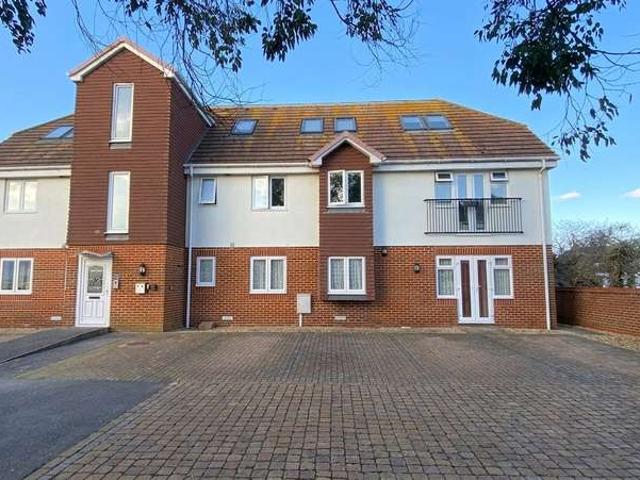 Flat for sale in Fishersgate, West Sussex