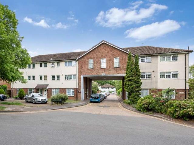 Flat for sale in Red Hill, Surrey