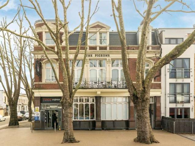 Flat for sale in Maryland, Greater London