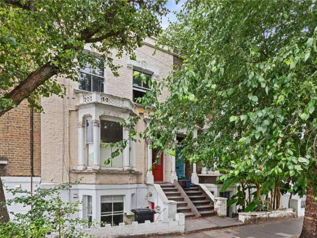 Flat for sale in Finsbury Park, Greater London
