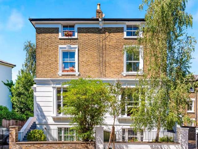 Flat for sale in Kentish Town, Greater London