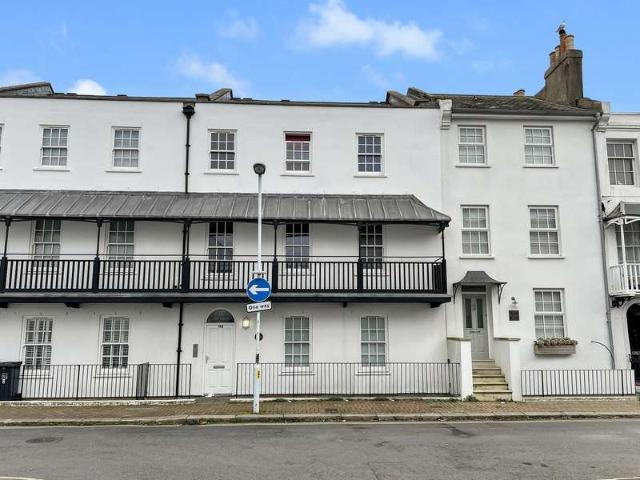 Flat for sale in Worthing, West Sussex