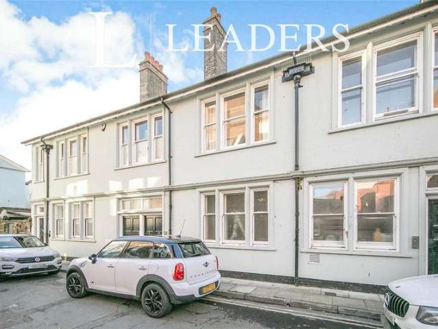 Flat for sale in Key Street, Suffolk
