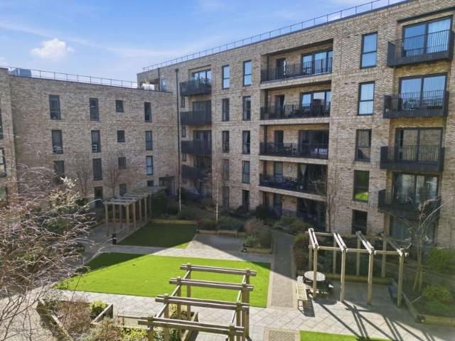 Flat for sale in Milton Keynes