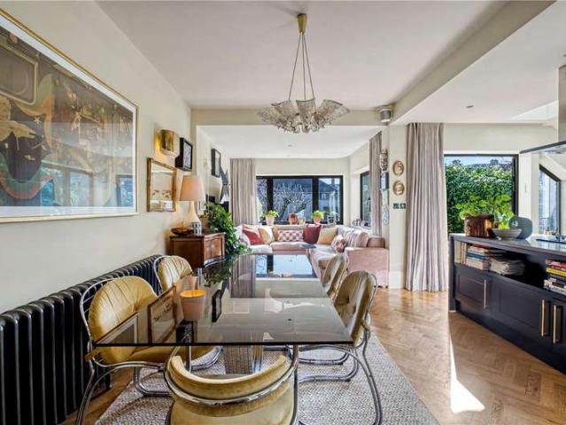 Flat for sale in Brondesbury, Greater London
