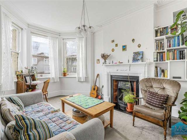 Flat for sale in Hornsey, Greater London