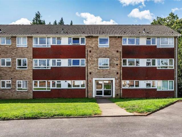 Flat for sale in Oxted, Hillview