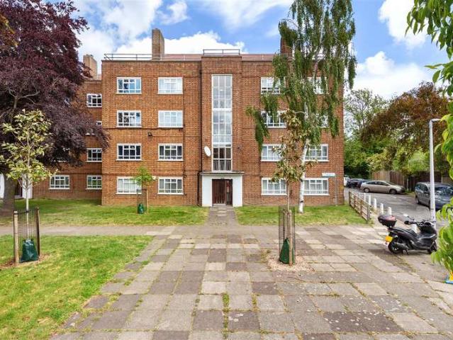 Flat for sale in Dulwich, Greater London