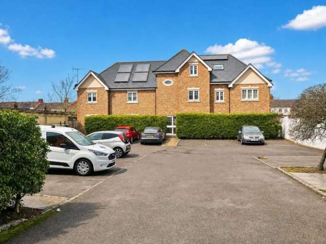 Flat for sale in Horsell, Woking