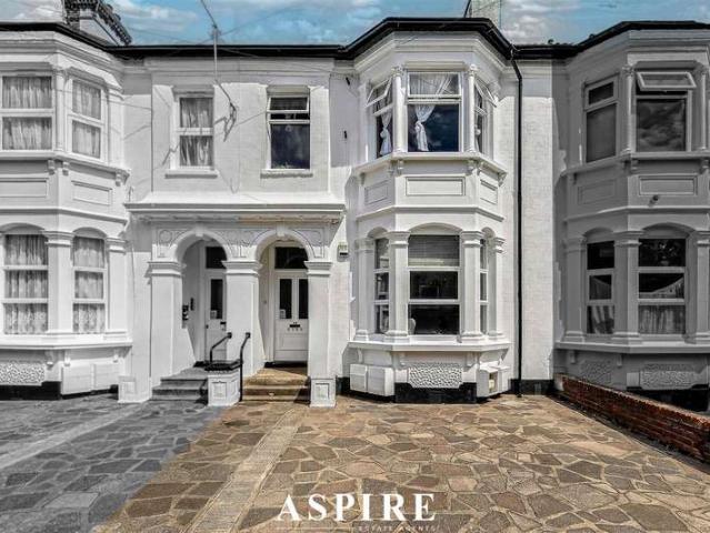 Flat for sale in Milton, Southend-on-Sea