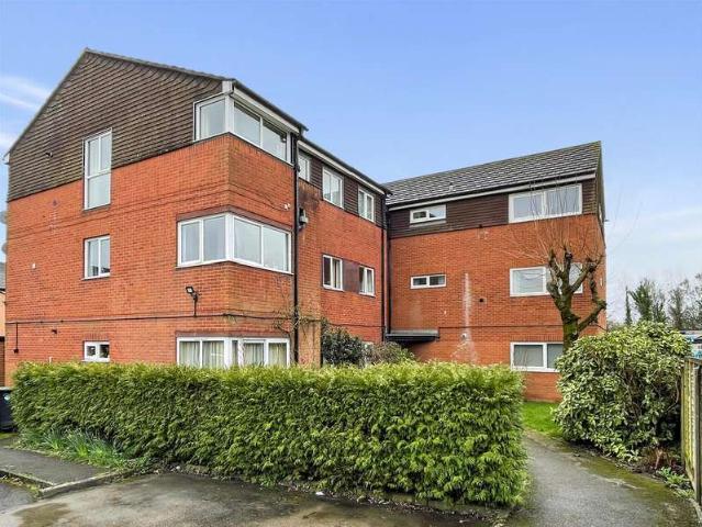 Flat for sale in Salisbury, Wiltshire