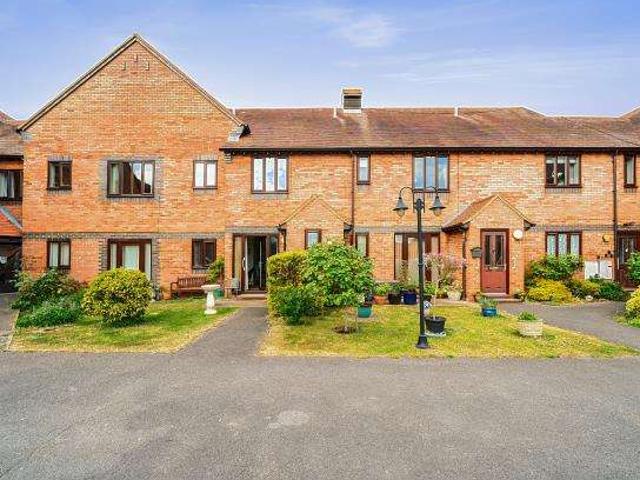 Flat for sale in Berrick Salome, Oxfordshire