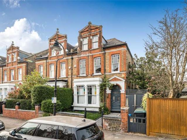 Flat for sale in Crouch End, Greater London