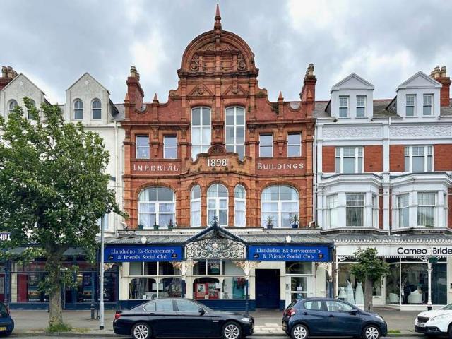 Flat for sale in Llandudno, Wales