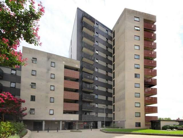 Flat for sale in London Borough of Ealing, Hanwell