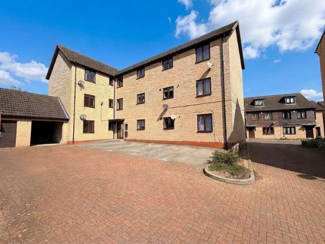 Flat for sale in Monkston Park, Milton Keynes