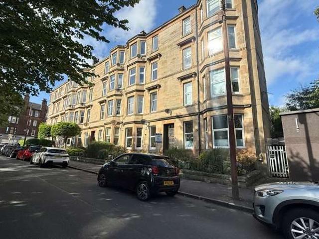 Flat for sale in Shawlands, Scotland